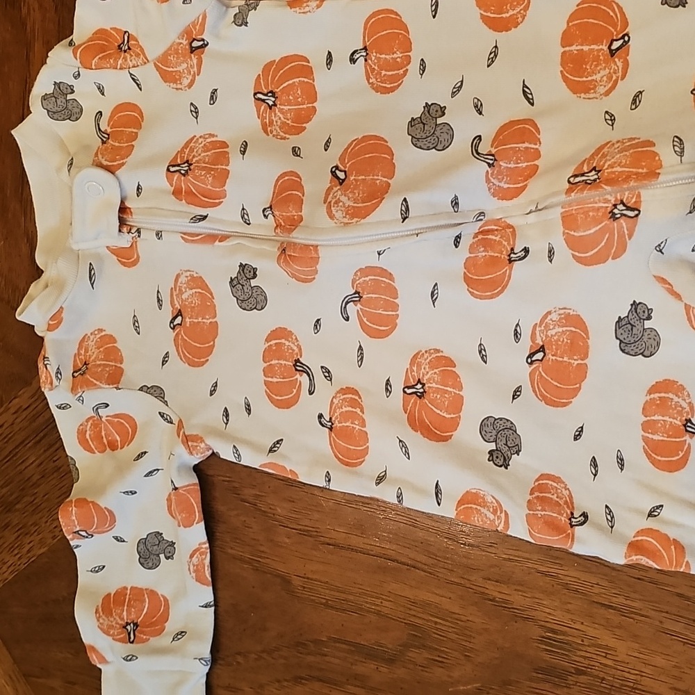 Carter's Organic Orange Pumpkin Print Footie Sz 6 Mos. Thanksgiving Autumn Fall - Picture 2 of 4